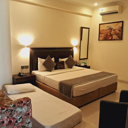 Hotel Anand Bhawan à New Delhi Extérieur photo